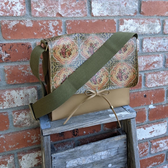 Esprit Floral Vegan Messenger Bag - Picture 2 of 14